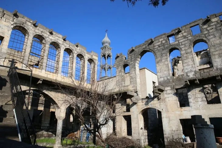 PKK’nın yakıp yıktığı Surp Giragos Ermeni ve Mar Petyun Keldani kiliseleri ayağa kaldırıldı