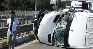 Antalya’da turistleri taşıyan midibüs kaza yaptı