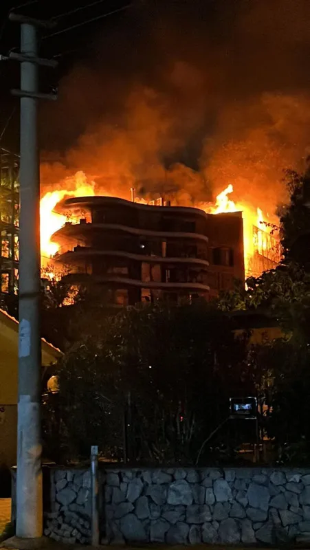 İzmir folkart yangın son dakika! Neden yangın çıktı, son durum ne? Yaralı sayısı kaç, Can kaybı yaşandı mı? İzmir Narlıdere yangın görüntüleri