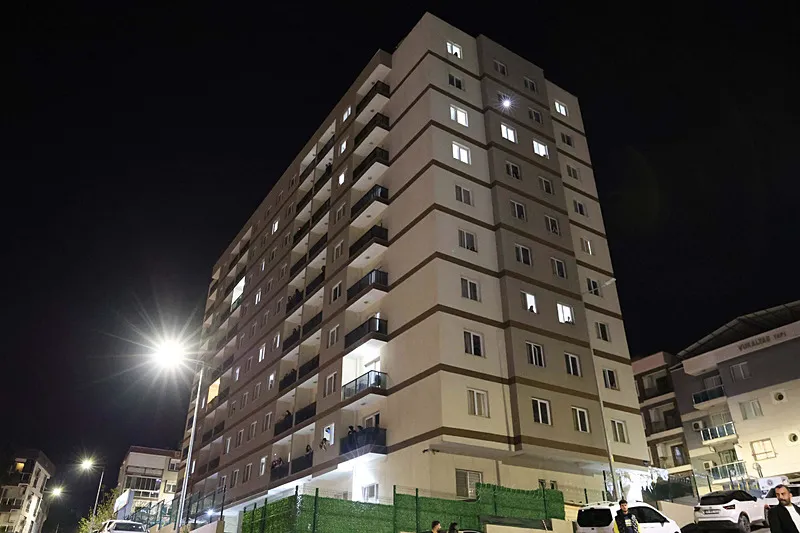 İzmir'de gıda zehirlenmesi! 28 öğrenci hastaneye kaldırıldı - 1