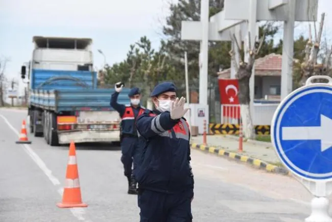 eskisehirde-7-bin-nufuslu-2-mahallede-koronavirus-karantinasi-1619178515323.jpg Eskişehir’de 7 bin nüfuslu 2 mahallede 'koronavirüs' karantinası - 1