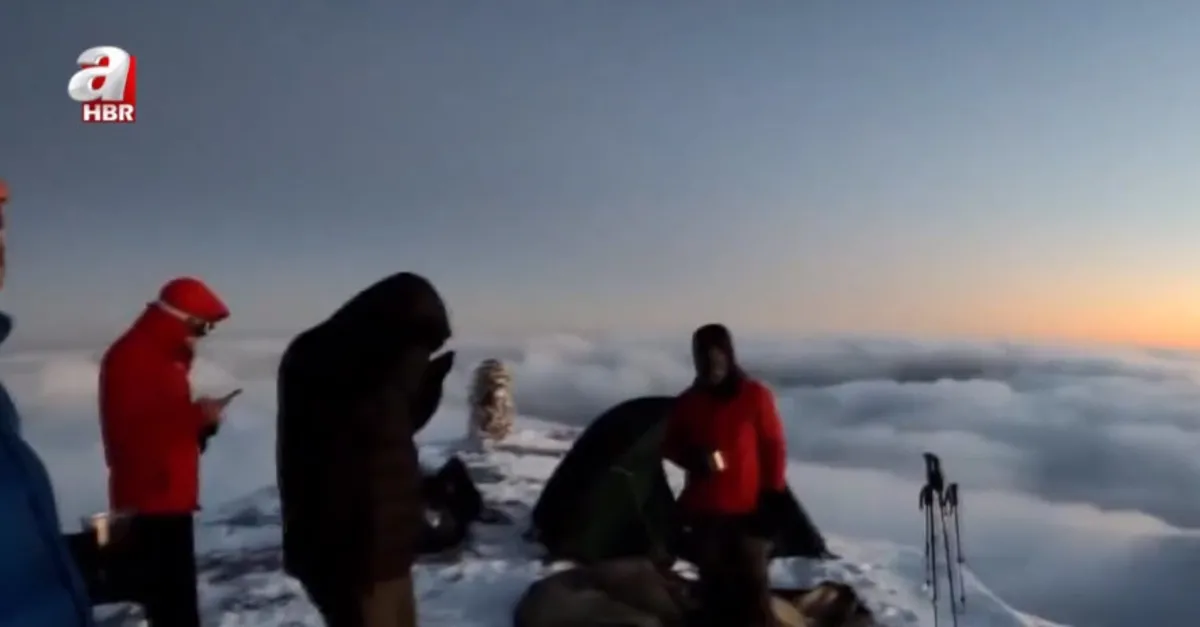 Uludağ'da eksi 10 derecede çadırsız kamp