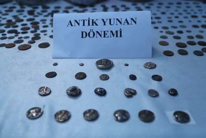 Dünyada 40 adet bulunan 1 milyon dolarlık tarihi sikke ele geçirildi - 2