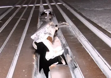 Bayrampaşa'da devrilen motosikletteki 2 kişi yaralandı