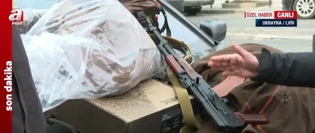 ukraynada-siviller-cepheye-iniyor-lvivde-halka-silahlar-dagitiliyor-1645876054943.jpg Ukrayna’da siviller cepheye iniyor! Lviv’de halka silahlar dağıtılıyor - 1