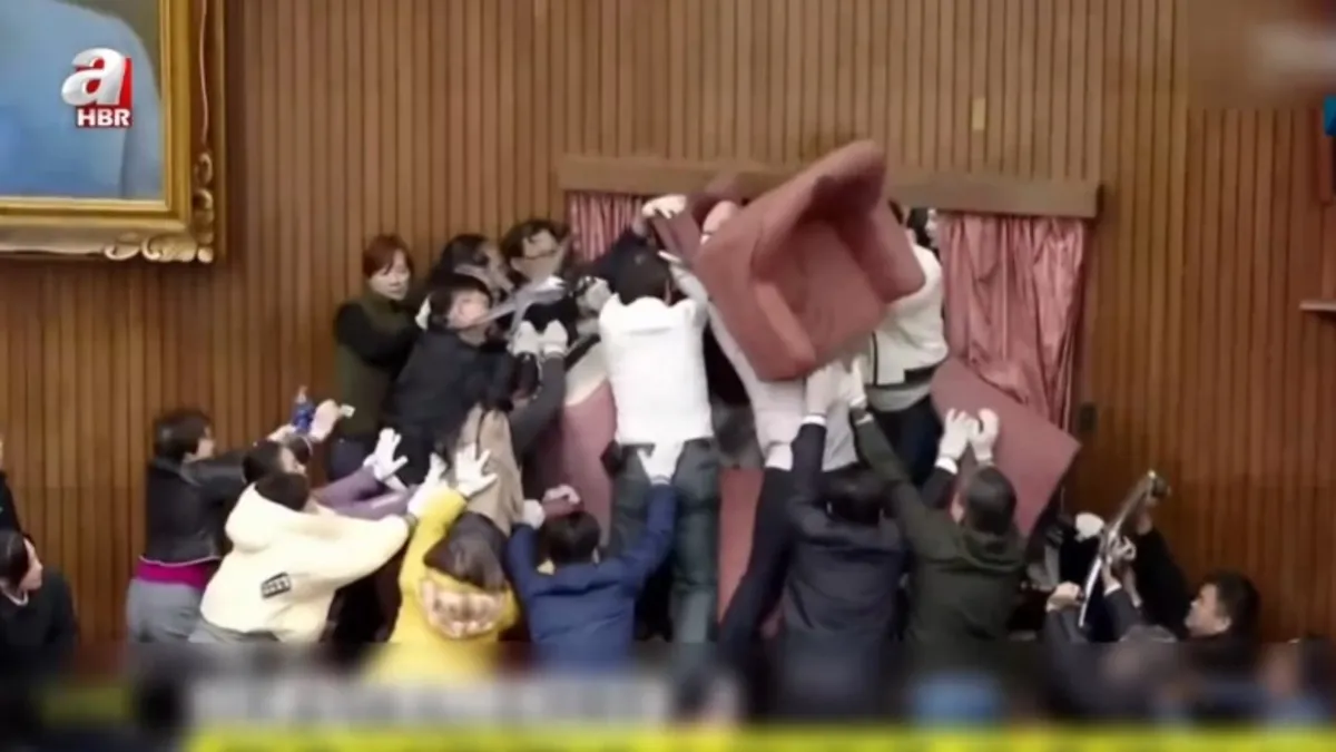 Tayvan parlamentosu'nda yüksek gerilim!