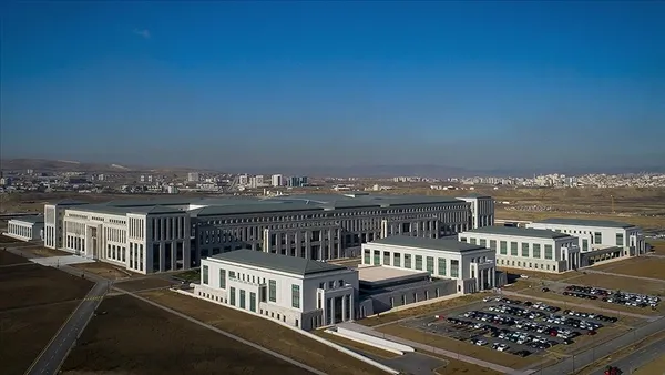 son-dakika-cia-direktoru-burns-ankarada-rus-mevkidasi-ile-gorustu-1668438258689.jpg Türkiye'de MİT’in ev sahipliğinde CIA ve Rus Dış İstihbarat Servisleri görüştü - 4