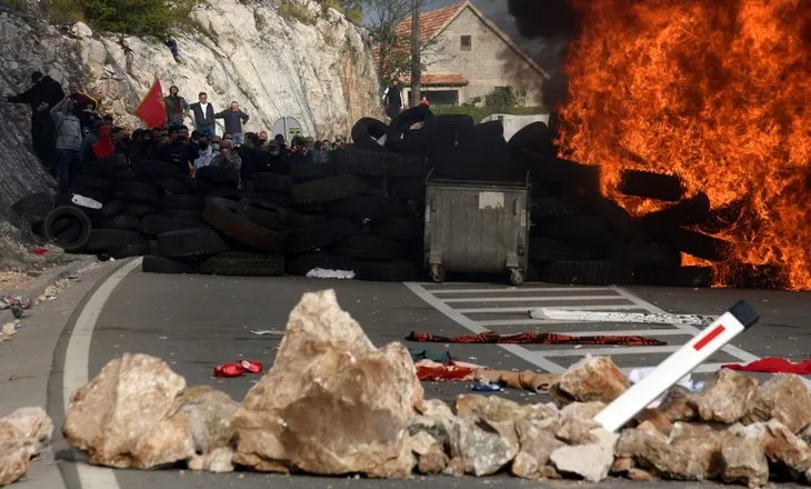 Karadağ’da taht töreni protestosu! 50 kişi yaralandı