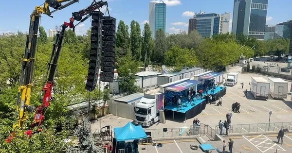 AK Parti Genel Merkezi'nde zafer hazırlığı! Balkon Başkan Erdoğan'ı bekliyor - 1