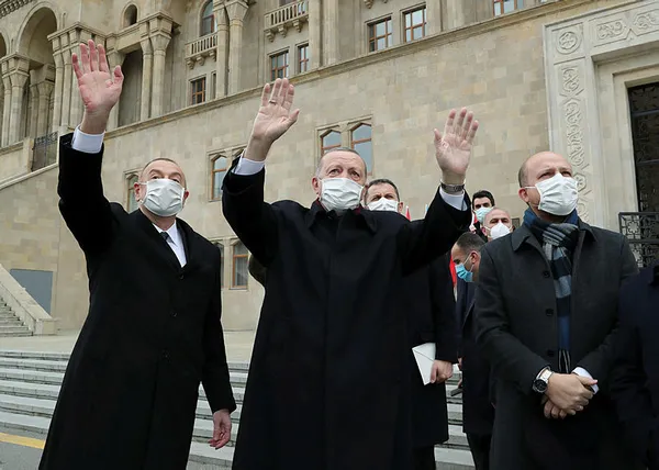 Son dakika: Başkan Erdoğan Azerbaycan dönüşü uçakta soruları yanıtladı