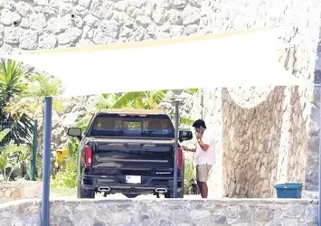 Kuruluş Osman'ın yıldızı Burak Özçivit tatil sezonunu açtı!