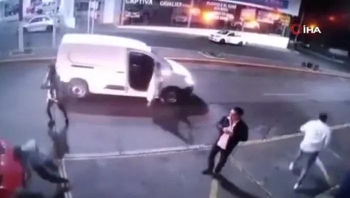 SON DAKİKA: Meksika’da gece kulübüne silahlı saldırı: 6 ölü 2 yaralı - 1