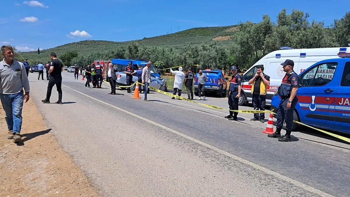 Bursa'da otomobil ile jandarma minibüsü çarpıştı! Ölü ve yaralılar var