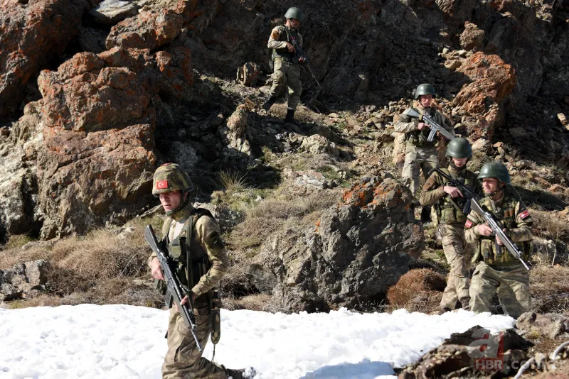 Hakkari Yüksekova'da Hudut Kartalları dosta güven düşmana korku salıyor 21