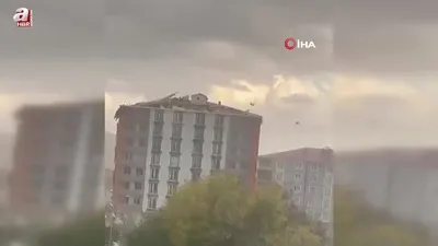 Şiddetli rüzgar çatıları uçurdu