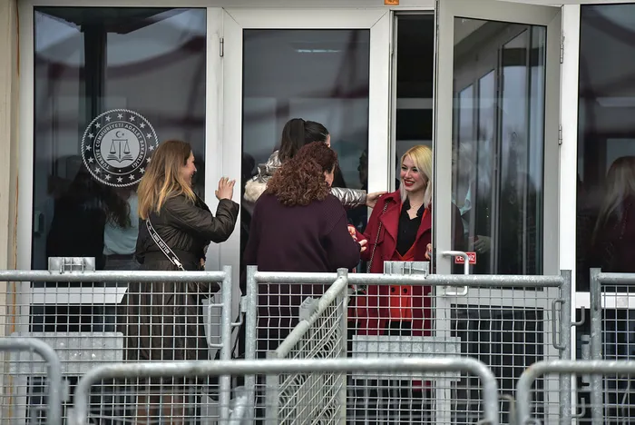 Adnan Oktar davasında tahliye olan ‘kedicikler’ böyle görüntülendi