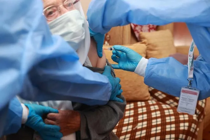 Son dakika: Sağlık Bakanı Fahrettin Koca açıklamıştı! 90 yaş üzeri vatandaşlar evlerinde aşılanmaya başlandı - 6