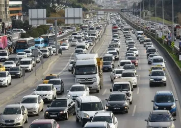 İstanbul trafik durumu | Yola çıkacak vatandaşlara uyarı: Yoğunluk yüzde 65