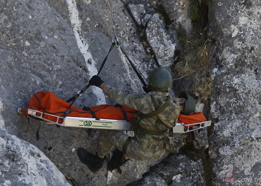 Isparta Eğirdir Dağ Komando Okulu ve Eğitim Merkezi Komutanlığı'nda zorlu eğitim 7