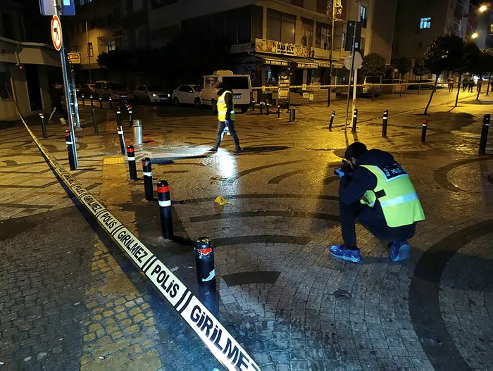 Bağcılar'da maskeli 2 kişi dehşet saçtı - 1