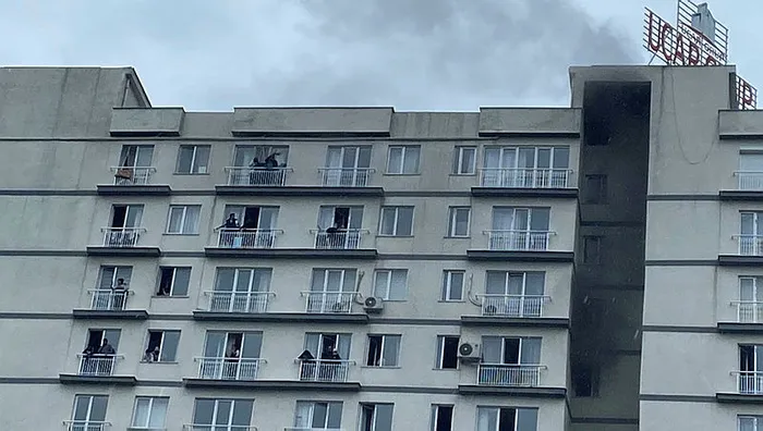 Son dakika: İstanbul'da korku dolu anlar: 18 katlı rezidansta yangın çıktı: Mahsur kalanlar var - 1