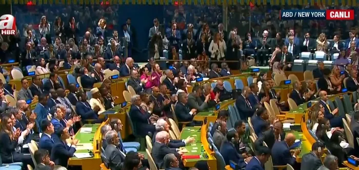 BM Genel Kurulu’nda çarpıcı anlar! Filistin sesi yankılandı İsrailliler toz oldu: Dikkat çeken yırtık koltuk detayı