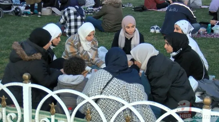 Ramazan heyecanla karşılandı! İstanbullular ilk iftar için Ayasofya’nın gölgesine koştu