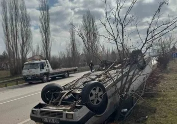 Devrilen kamyonet sürücüsü yaralandı