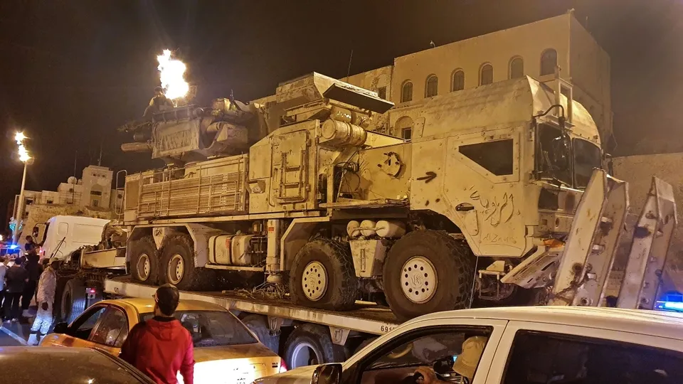 Vatiyye Askeri Hava Üssü’nde imha edilen Pantsir Trablus’ta sergilendi! Lider Erdoğan’a selam olsun | Video