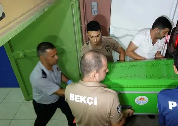 Polis memuru evinde ölü bulundu