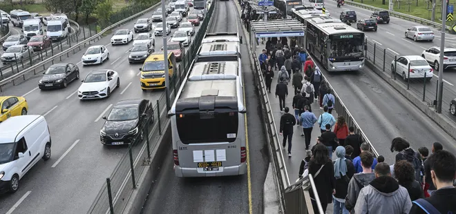 megakentte-haftanin-ilk-gunu-trafik-yogunlugu-yuzde-80e-yaklasti-1715583335019.jpg Megakentte haftanın ilk günü trafik yoğunluğu yüzde 80'e yaklaştı - 2
