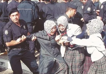 Son dakika: 28 Şubat darbesi bin yıl geçse de unutulmayacak! Milletin evlatları geçit vermedi