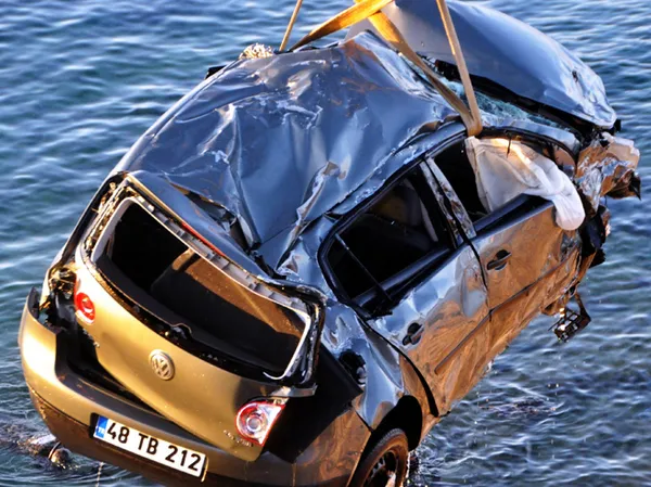 Bodrum Belediye Başkan Yardımcısı denize uçan otomobilde öldü - 1