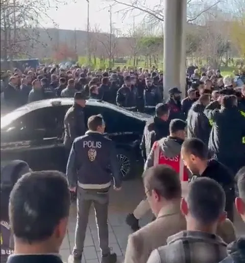 İstanbul’da toplu taşımaya büyük zam! Tam biniş ücreti 18 lirayı gördü! Taksi indi-bindi ücreti 90 lira oldu...