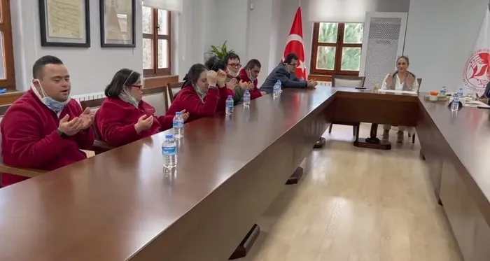 Down sendromlu gençlerden koronavirüs test sonucu pozitif çıkan Başkan Erdoğan ve Emine Erdoğan'a dua - 1