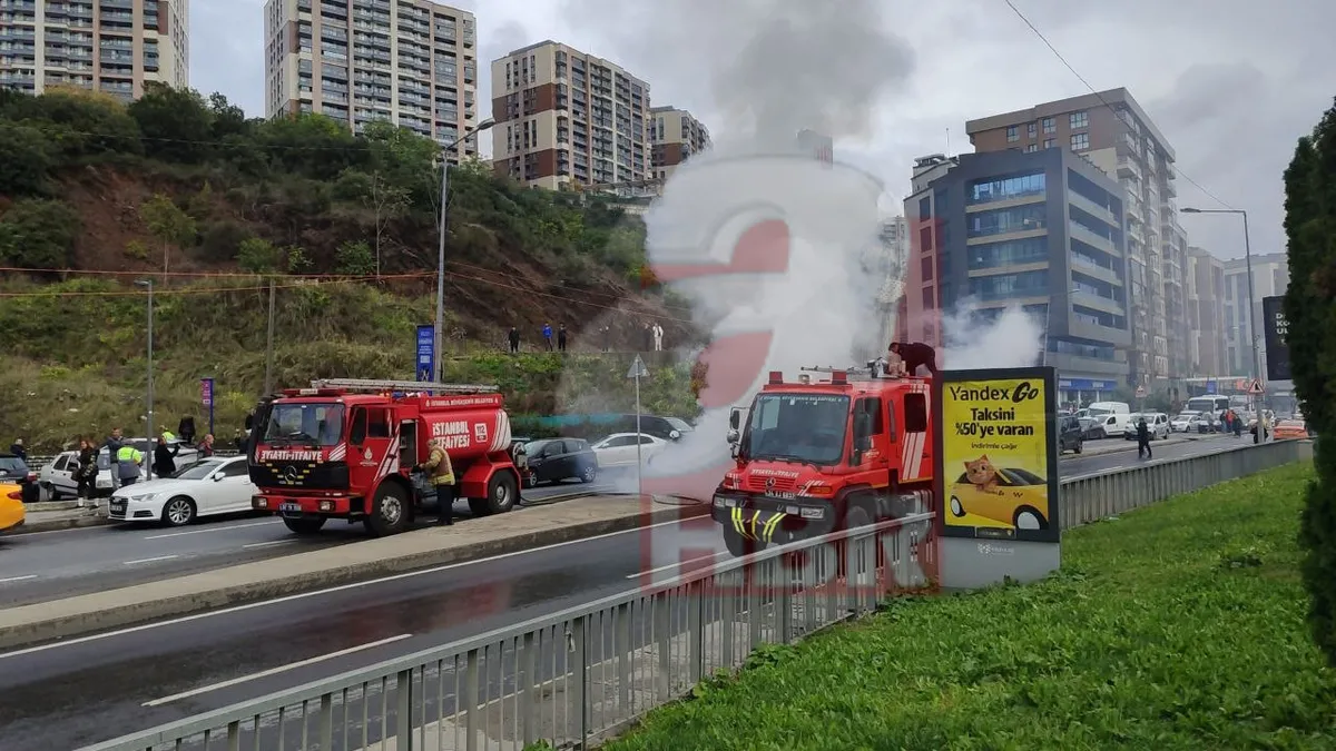 İstanbul Eyüpsultan'da korkutan yangın: Park halindeki elektrikli otomobil alev alev yandı! O anları ahaber.com.tr görüntüledi - 1