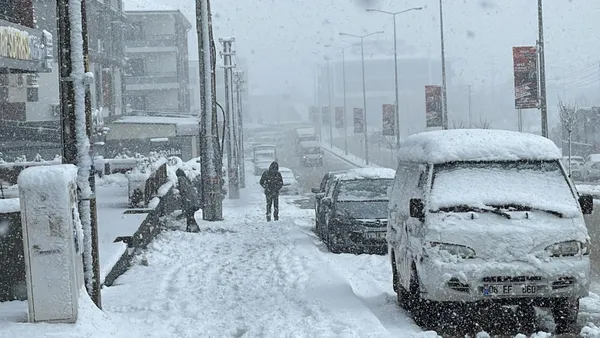 Meteoroloji yeni hava durumu raporunu yayınladı! İstanbul dahil 41 ile sarı ve turuncu kodlu uyarı | İstanbul'da kar yağışı devam edecek mi? Trafiğe çıkmayın - 12