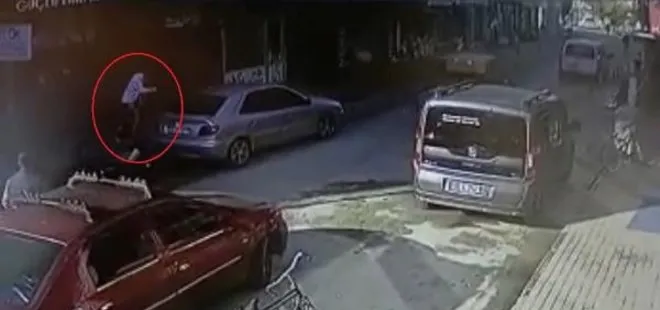 Bursa’da motosiklet aniden duran otomobile çarptı! Sinirlenip aracın camını yumrukladı