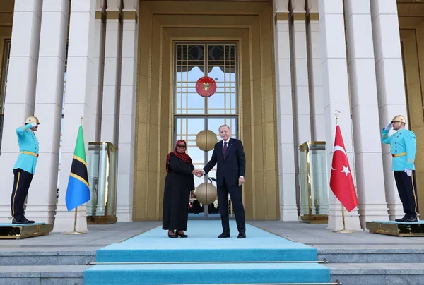 tanzanya-cumhurbaskani-ankarada-baskan-erdogan-samia-suluhu-hassani-resmi-torenle-karsiladi-1713454508657.jpg Tanzanya Cumhurbaşkanı Ankara'da! Başkan Erdoğan: Bu ziyaret bir dönüm noktası olacak - 4