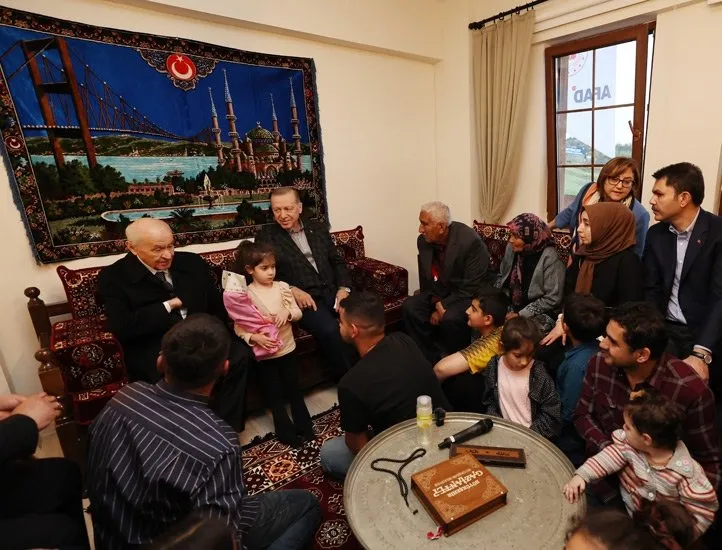 Başkan Erdoğan Gaziantep'te köy evinde vatandaşlarla bir araya geldi