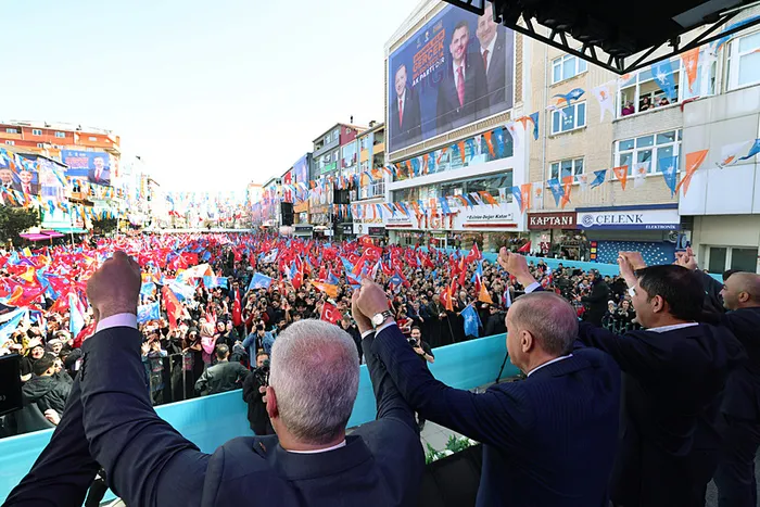 baskan-erdogan-sultanbeyli-ve-sancaktepede-yerel-secimler-oncesi-imamogluna-elestiri-ya-tatilde-ya-buyukelciyl-1711720511571.jpg Başkan Erdoğan Sultanbeyli ve Sancaktepe'de! Yerel seçimler öncesi İmamoğlu'na eleştiri: Ya tatilde ya büyükelçiyle balıkta... - 11