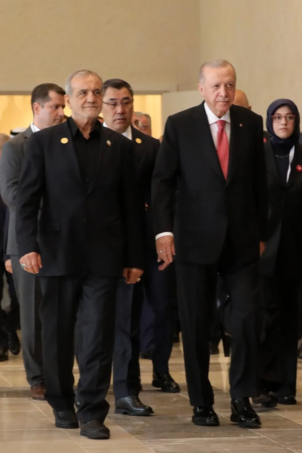 baskan-erdogandan-pezeskiyana-destek-telefonu-iran-halki-bu-gunleri-asacaktir-1779806018614.jpg Başkan Erdoğan’dan Pezeşkiyan’a destek telefonu: "İran halkı bu günleri aşacaktır" - 2