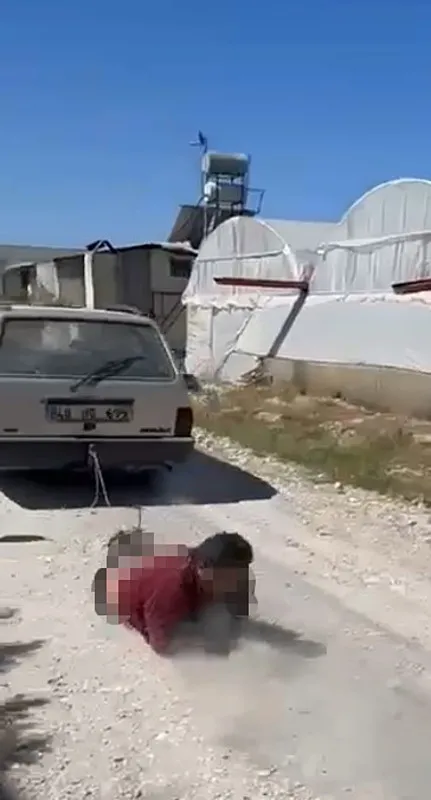 1715163078432.jpg Antalya'da komşu dehşeti! Otomobilin arkasına bağlayıp metrelerce sürükledi! O anlar kamerada... - 2