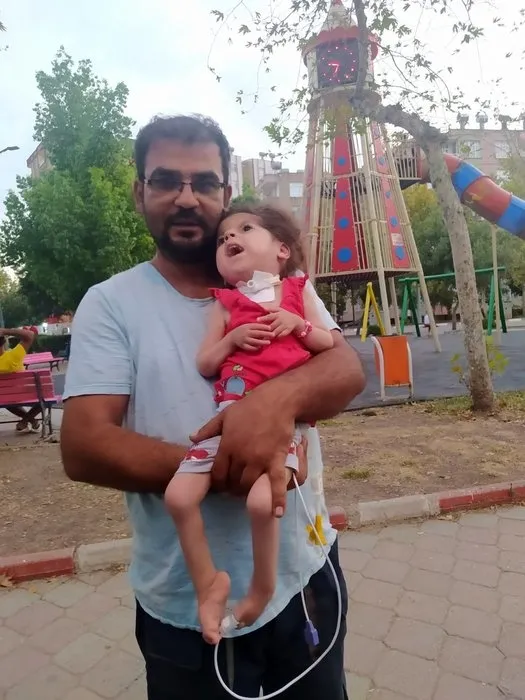 CHP'li Ceyhan Belediyesi'nden vicdanları yakan adım! SMA hastası Aslı bebeğin yardım afişlerini kaldırıp yeni yıl afişlerini astı - 5
