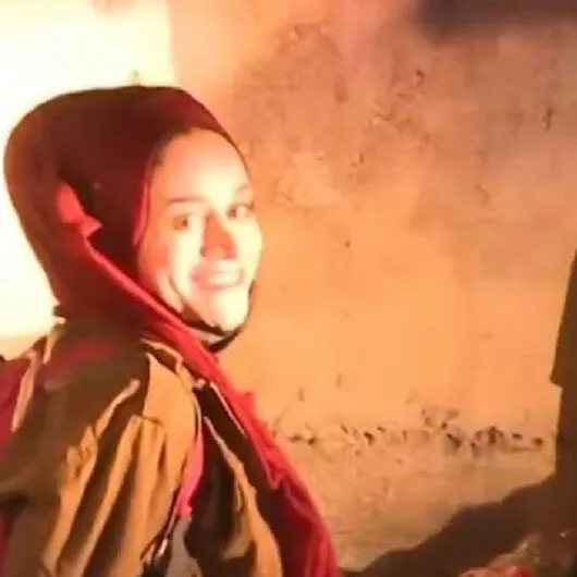 Filistinli sanatçı Afifi kendisini döverek gözaltına alan işgalci İsrailli askere gülümseyerek karşılık verdi - 2