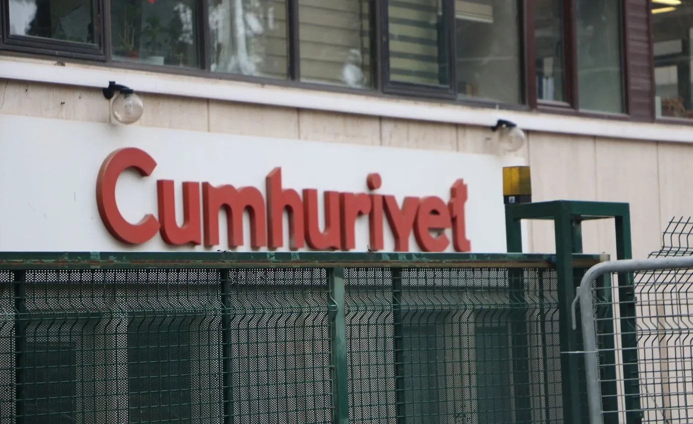 Fondaş Cumhuriyet gazetesinde rüşvet skandalı! Yüz kızartan ayıbı itiraf etti işinden oldu
