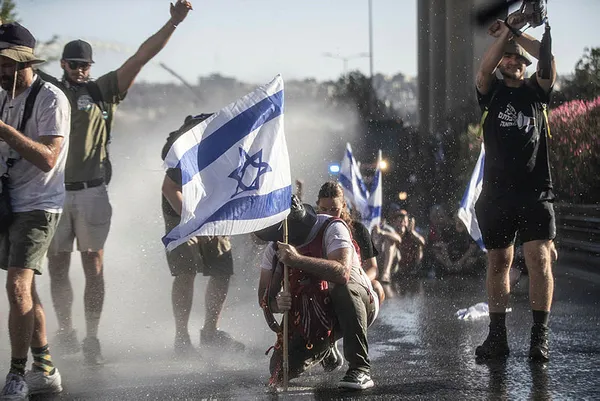 Eski Mossad Başkanı Tamir Pardo: İsrail ikiye bölünmüş durumda!