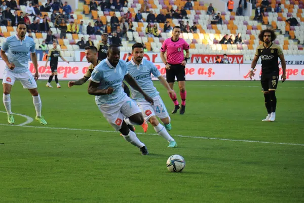Başakşehir doludizgin! Yeni Malatyaspor 1-3 Başakşehir MAÇ SONUCU-ÖZET