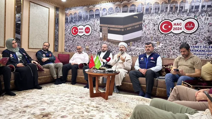 1718692399507.jpg Diyanet İşleri Başkanı Erbaş'tan "Diyanet'in Türkleri Suudi Arabistan'a şikayet ettiği" iddiasına tepki! - 2