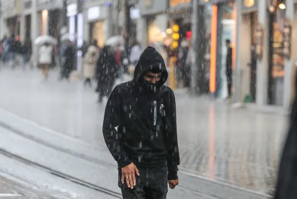 bugun-hava-nasil-olacak-1-ekim-istanbul-izmir-ankara-hava-durumu-yola-cikacaklar-dikkat-meteoroloji-uyardi-hazirliksiz-yakalanmayin-1633059902207.jpg Bugün hava nasıl olacak? 1 Ekim İstanbul, İzmir, Ankara hava durumu: Yola çıkacaklar dikkat! Meteoroloji uyardı: Hazırlıksız yakalanmayın - 4